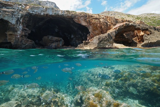Visite la mágica cueva 'La Cova Tallada' (4 kilómetros)