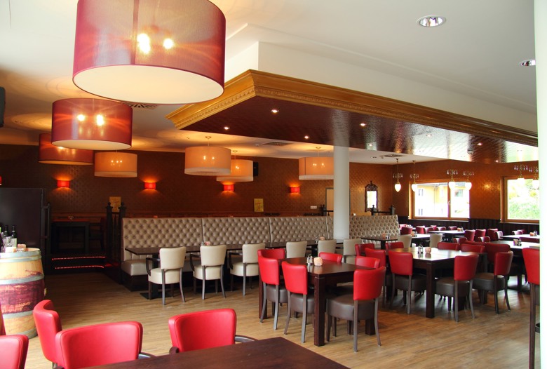 Dormio_Resort_Obertraun_Restaurant_Interior_001.jpg