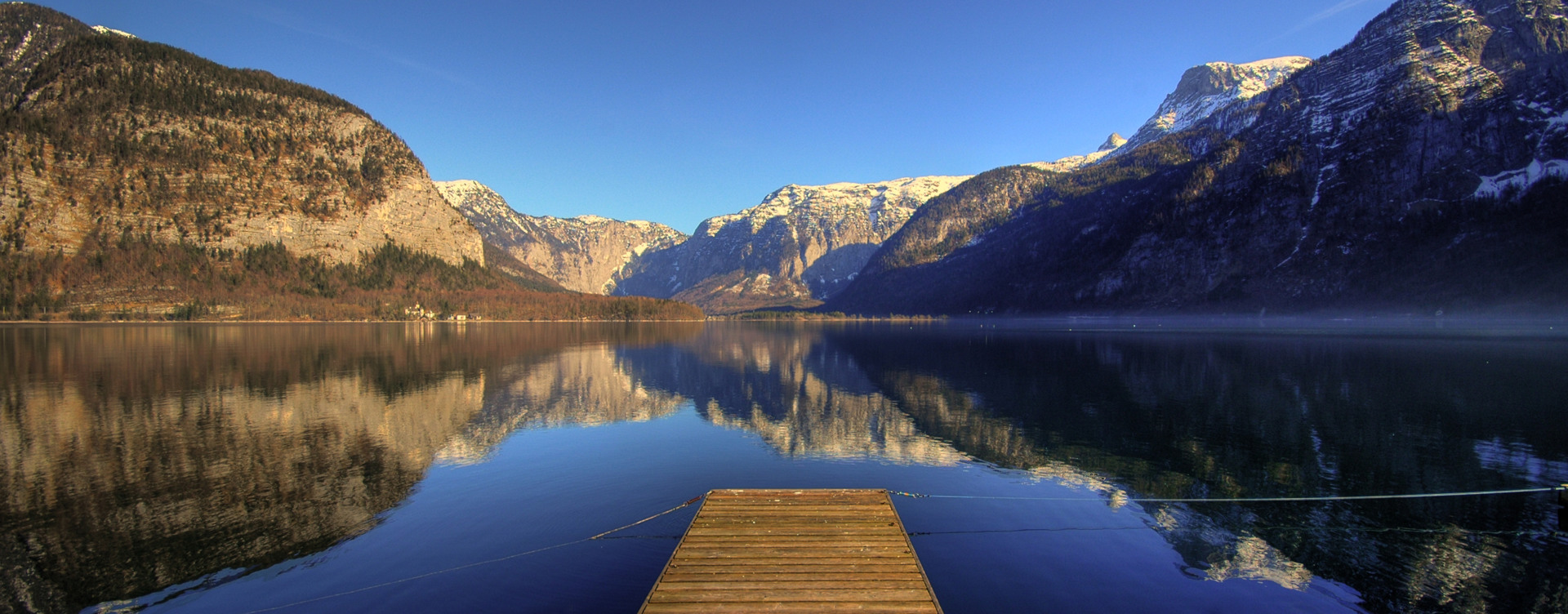 Explore the stunning surroundings of Hallstättersee