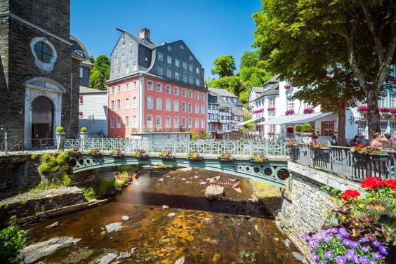Bezoek het idyllische Eifelstadje Monschau tijdens je voorjaarsvakantie in de Eifel