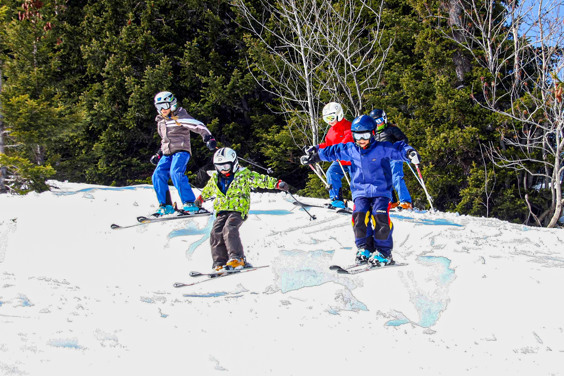 Découvrez les magnifiques domaines où l’on pratique le ski de printemps dans les Alpes françaises