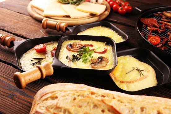 5. Kom in winterse sferen en geniet van een raclette of fondue