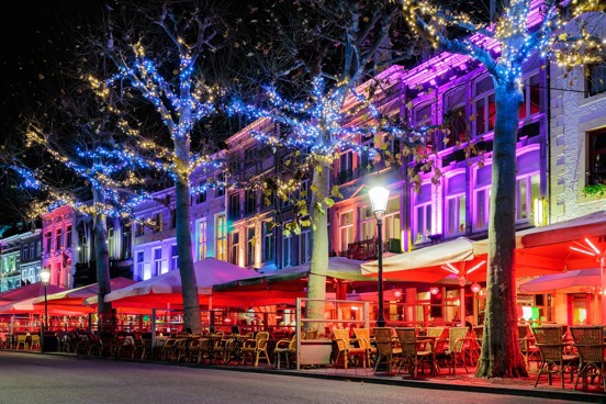 Ontdek de warme lichtjes in december tijdens je verblijf in Maastricht