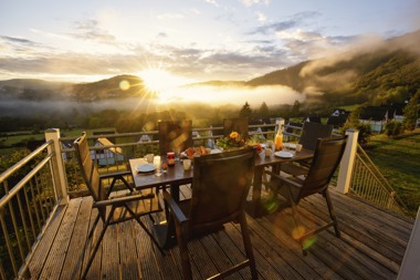Dormio_Resort_Eifeler_Tor_Villa_Obersee_Balcony_Breakfast_004.jpg