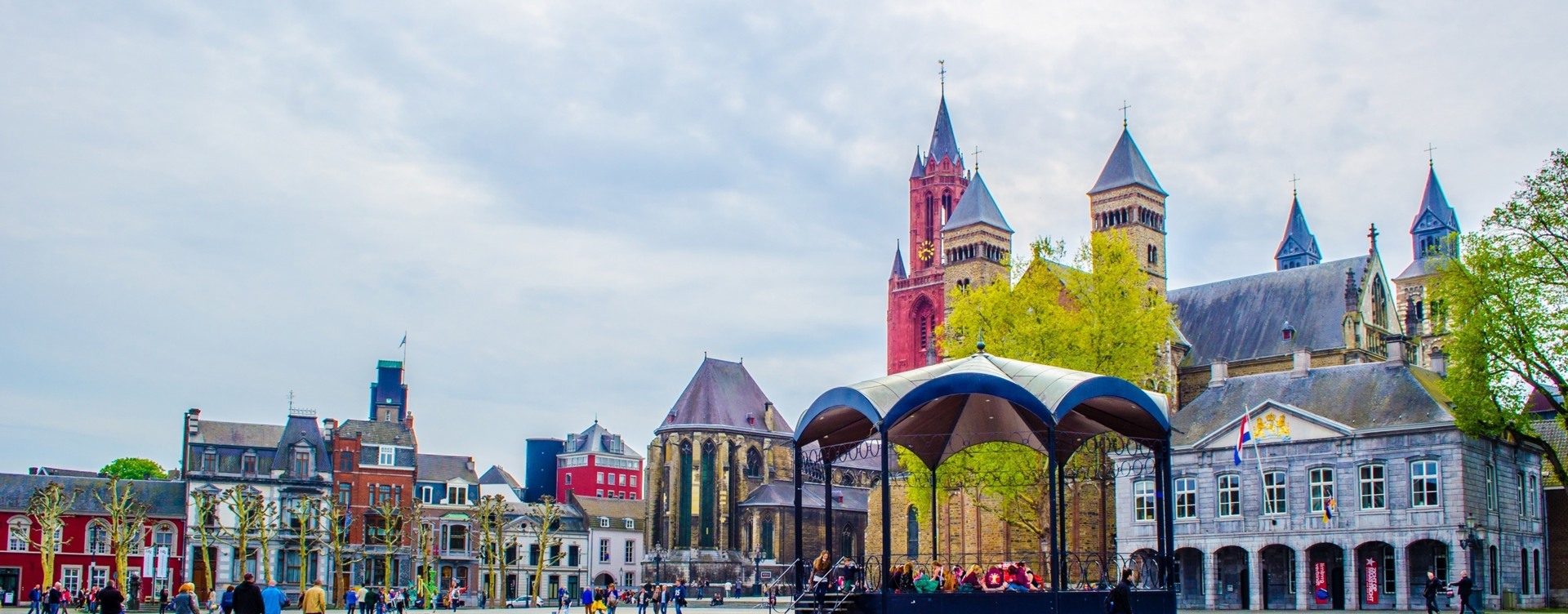 Geniet van het bruisende Vrijthof
en verblijf in het Zuid-Limburgse heuvellandschap