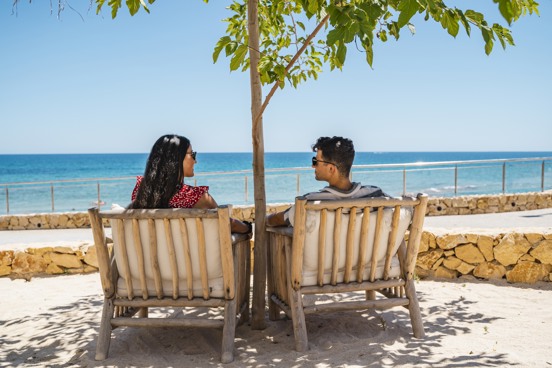 Familie aan het genieten van hun vakantie in de duinen bij Dormio Resort Berck-sur-Mer