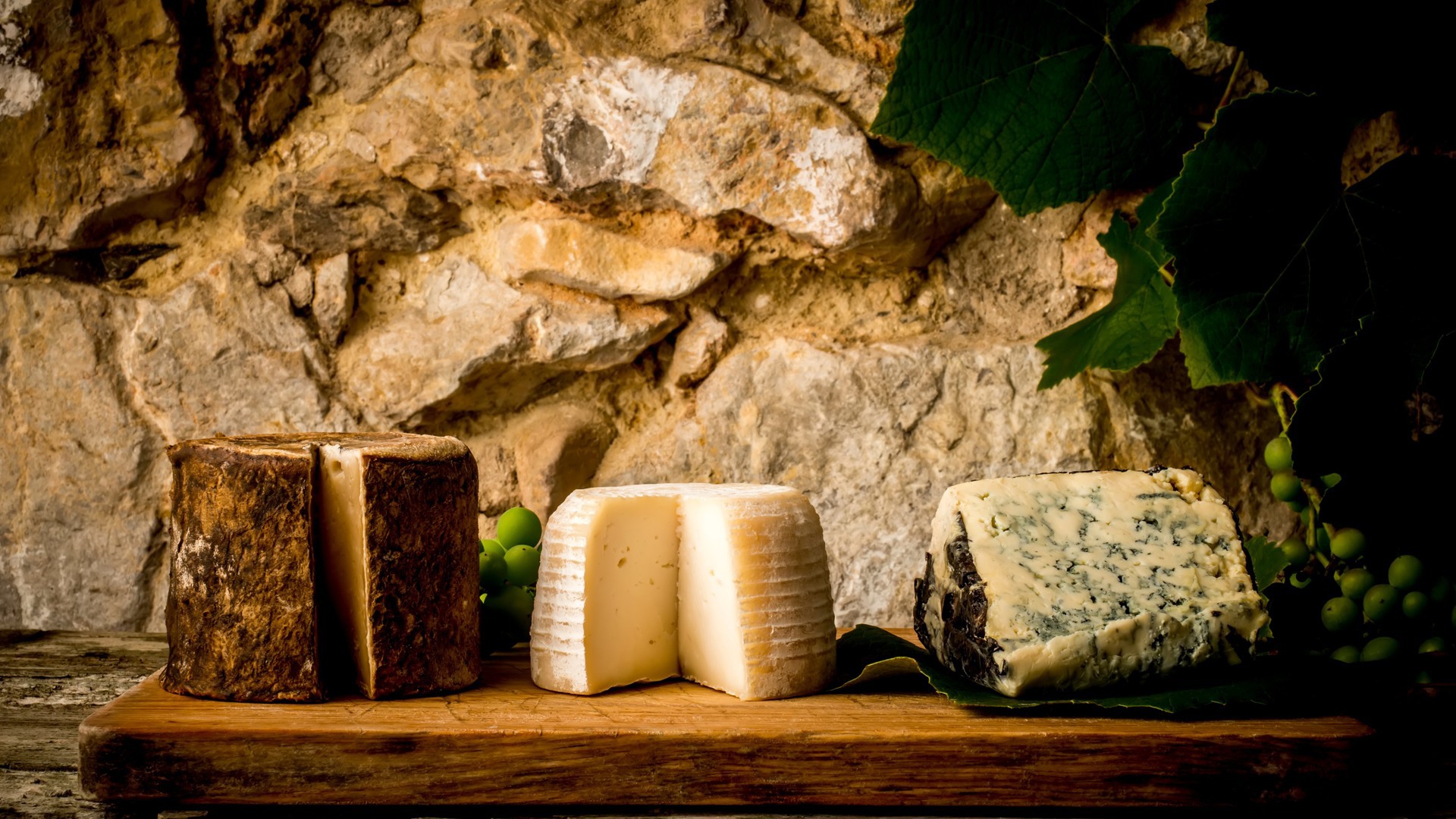 Tip: taste delicious cheeses