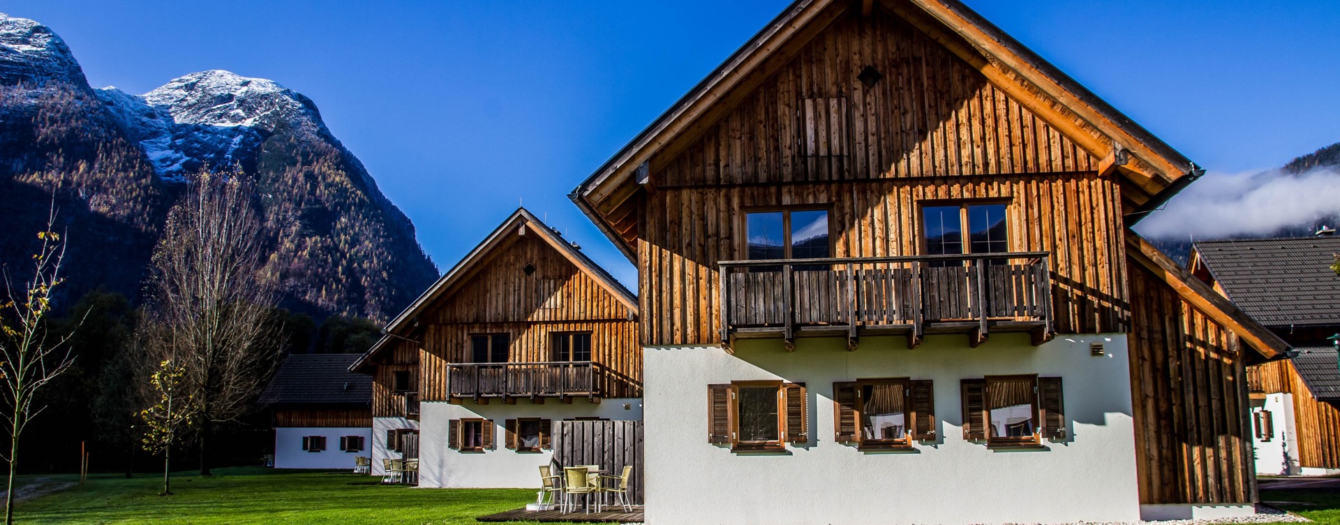 Enjoy a wonderful holiday on Lake Hallstatt
(Hallstättersee), part of a UNESCO site