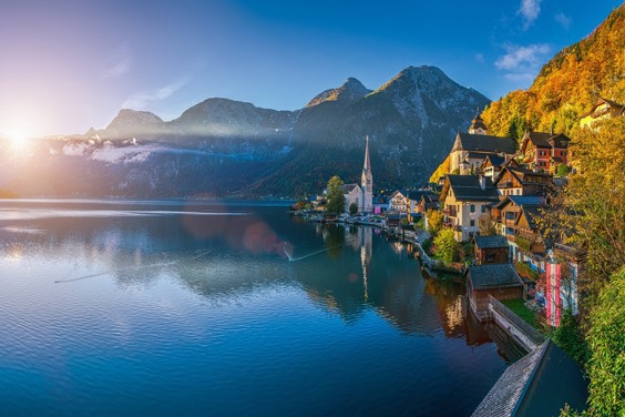 Discover the picturesque Hallstatt from the water during your summer holiday in Obertraun