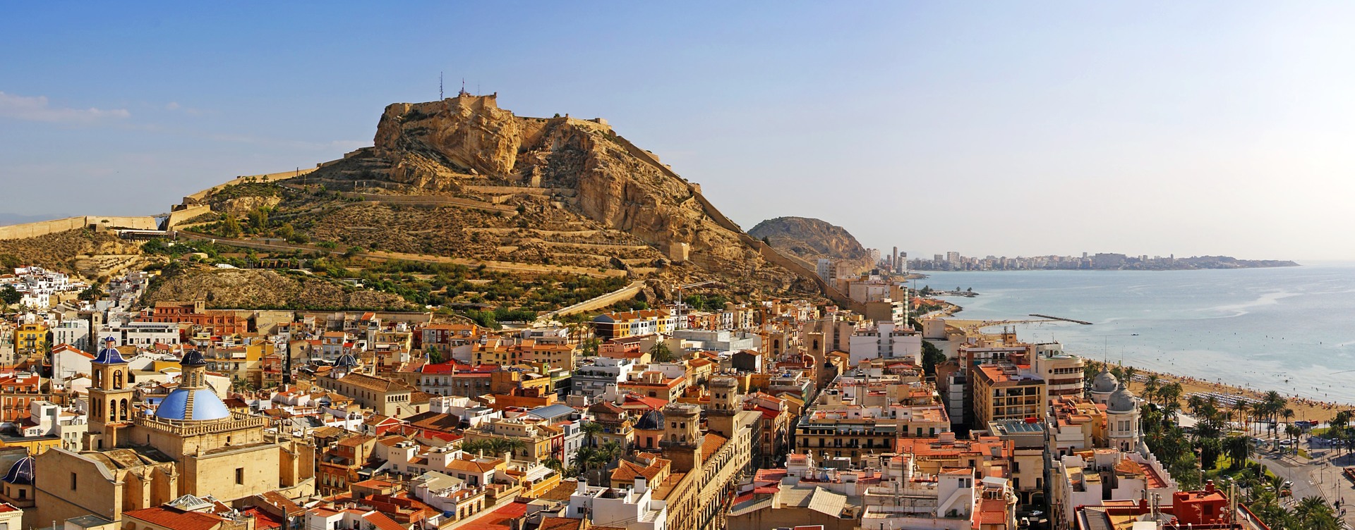 Explore the vibrant city centre of Alicante 
and visit the sights