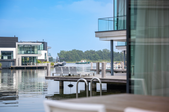 Villas de luxe au bord de l’eau avec embarcadère privé