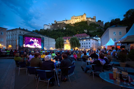Geniet van leuke internationale evenementen zoals het Festival Kapitelplatz tijdens je zomervakantie in Obertraun