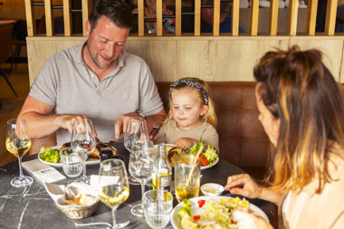 Dormio_Resort_Berck-sur-Mer_Facilities_Bistro_Le_Bouchot_Family_Eating_001.jpg