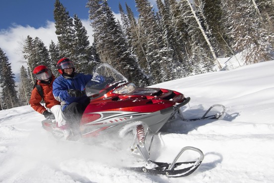 2. Rijd op een sneeuwscooter in Flaine: een uitdagende winterse activiteit
