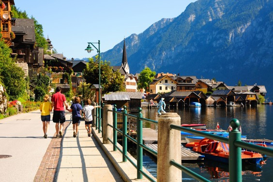 Discover Hallstatt with the family during your summer holiday in Obertraun