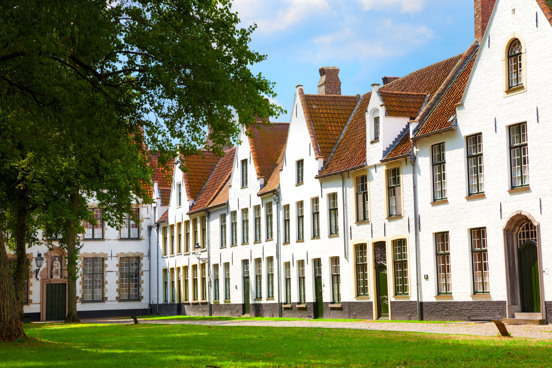 Bezoek het begijnhof in het centrum van Brugge