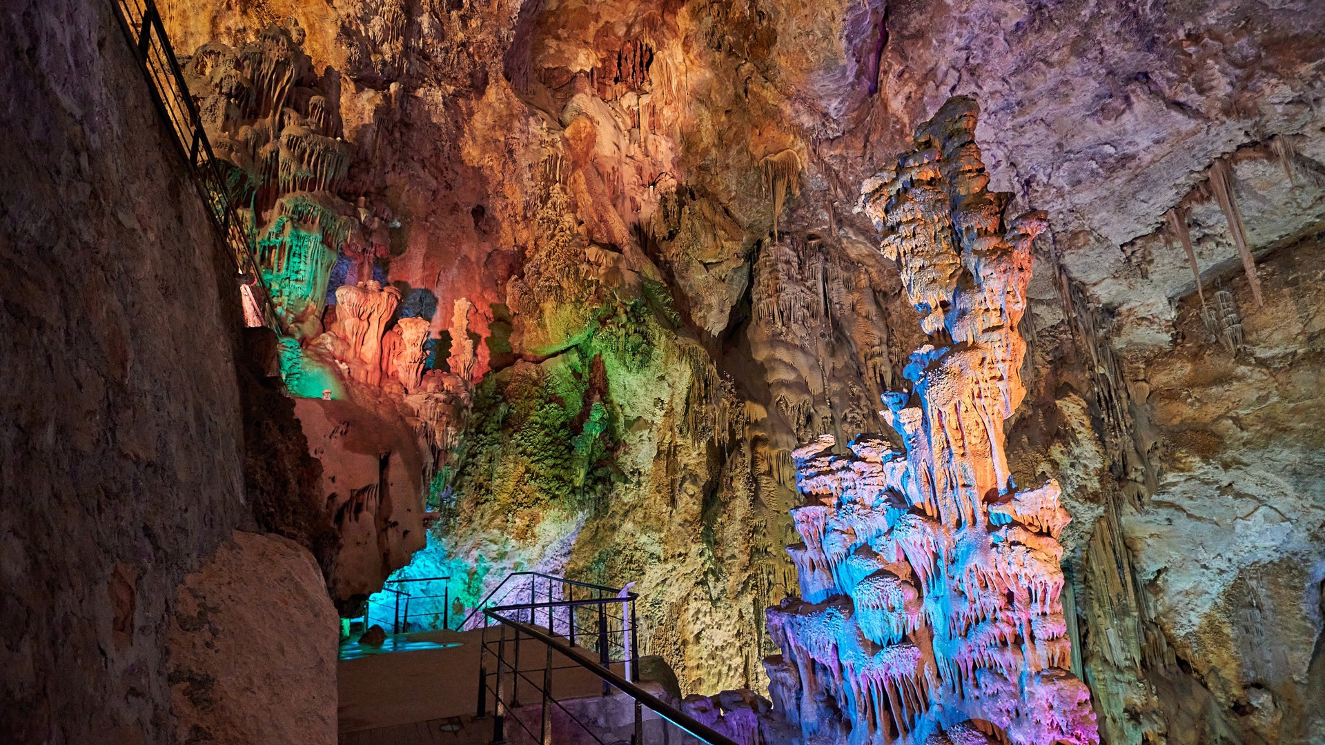 Tip: the Canelobre Caves