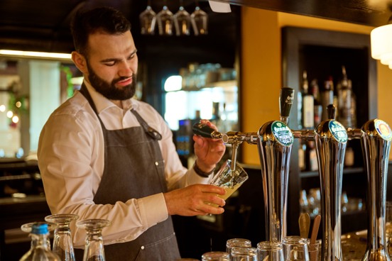 Goûtez des boissons locales et internationales au café ’t Proeflokaal Drinken