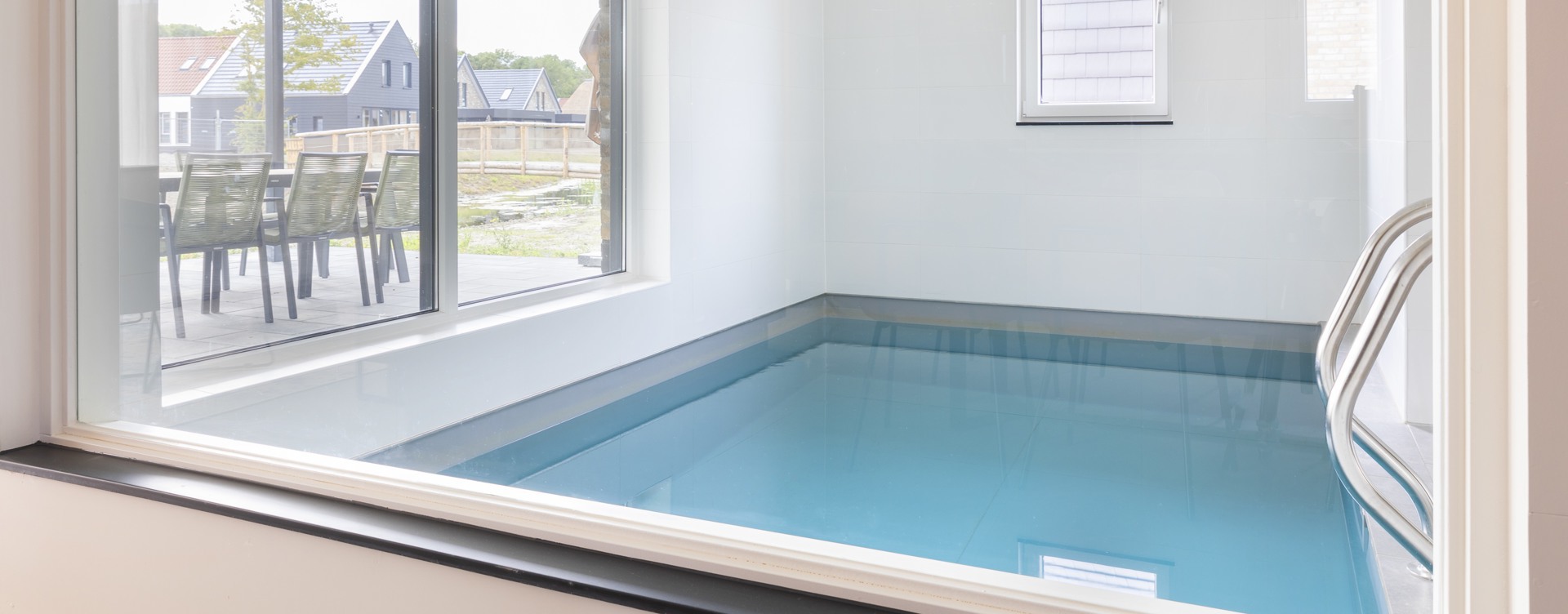 Stay in a holiday home
with private swimming-pool