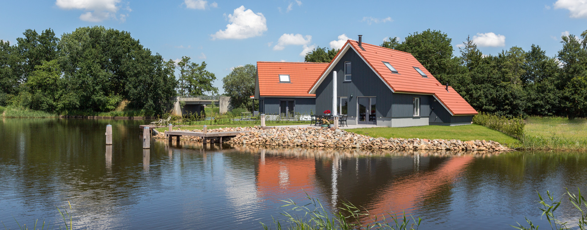 Experience a relaxing stay on the water in Friesland