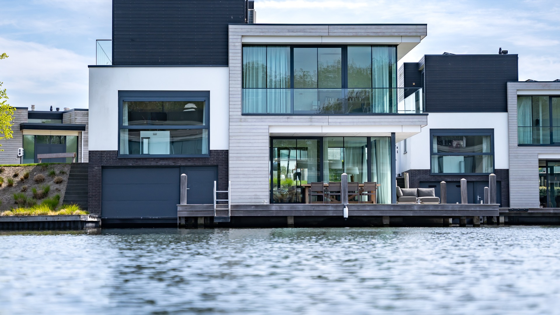 Villa with private boat house
