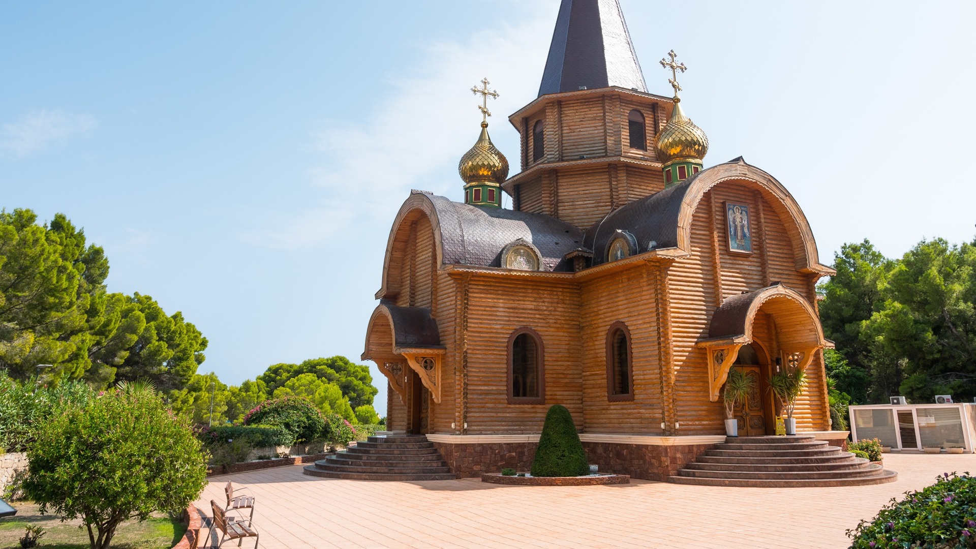 Tip: admire the beautiful churches near Altea