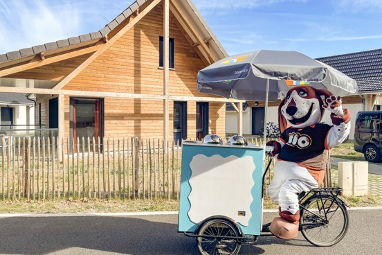 Holen Sie sich eine leckere Kugel Eis am Eisfahrrad