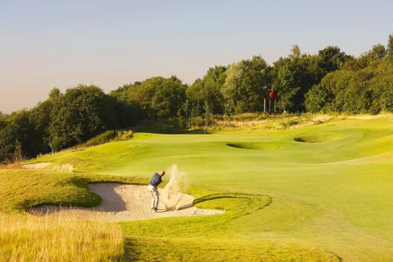 Juegue al golf en un campo próximo a su estancia en Maastricht