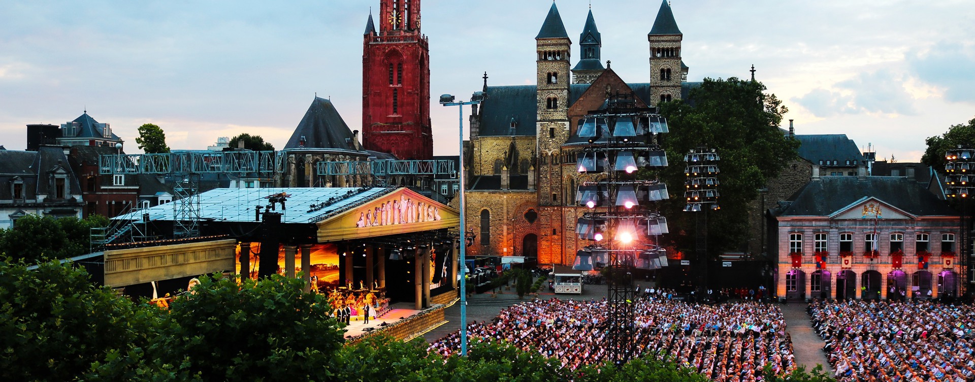Combine the summer evening concerts of André Rieu 
with a hotel night in Maastricht