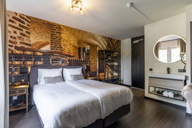 Dormio_Wijnhotel_Valkenburg_Comfort_Room_Balcony_Bedroom_012.jpg